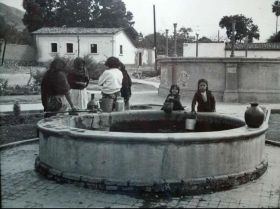 Ajijic locals around a well in the 1940's – Best Places In The World To Retire – International Living
