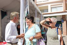 Carl Timothy greeting expats at the Vallarta Real Estate Fair, Puerto Vallarta, Mexico – Best Places In The World To Retire – International Living