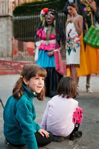 Girls watch a model work, San Miguel de Allende, Mexico – Best Places In The World To Retire – International Living