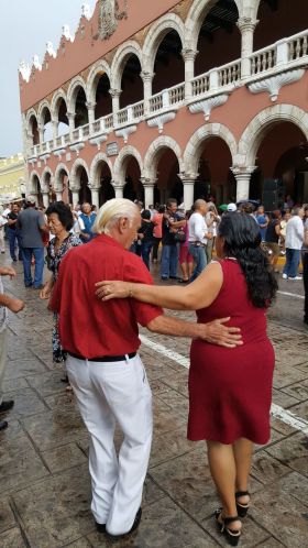 Retirees dancing in the streets of Merida, Mexico – Best Places In The World To Retire – International Living