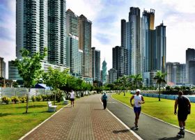 Cinta Costera Panama City Panama with expats jogging – Best Places In The World To Retire – International Living