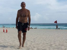 Chuck Bolotin at beach in Cancun