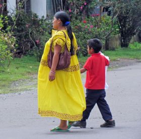 Ngobe-Bugle Indian woman and child in Boquete Panama  – Best Places In The World To Retire – International Living