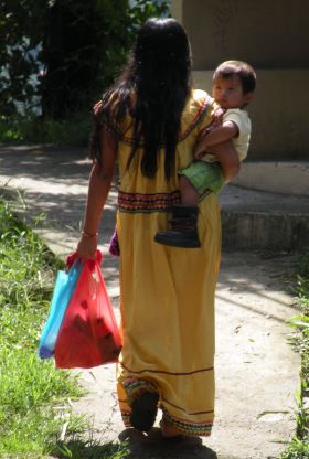A local Panamanian Indian gril with her baby, expecting another – Best Places In The World To Retire – International Living